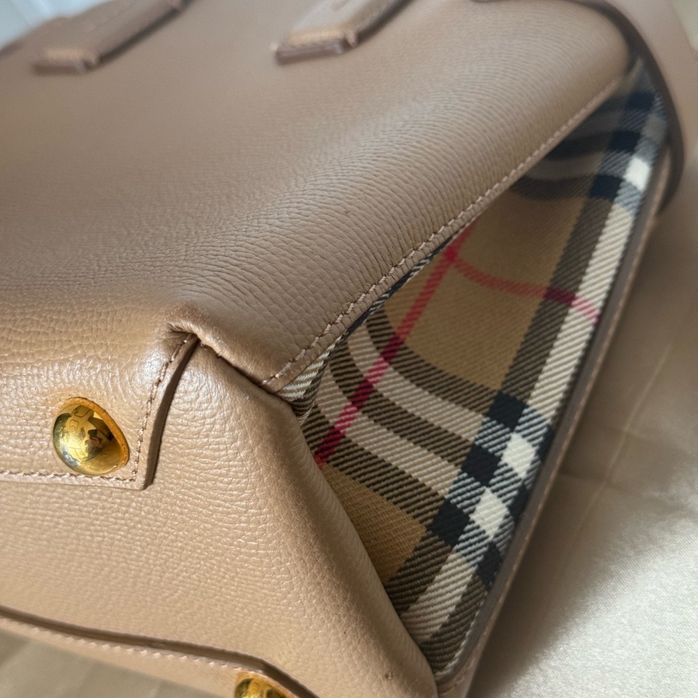 Beautiful Beige Burberry Banner Tote Bag. - Picture 14 of 17